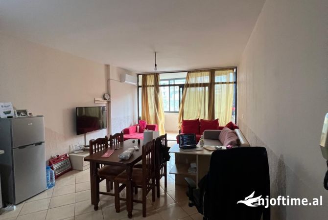 Shtepi me qera Apartament ne Tirane, 1+1, Mobilimi E mobiluar, Pagesa 450  Euro.