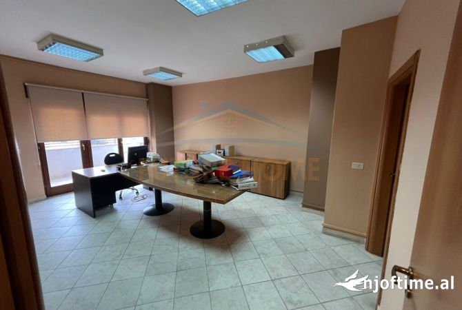 Shtepi ne shitje 3+1 ne Tirane - 320,000 Euro