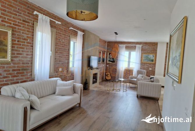 Shtepi me qera Vila Luksoze ne Tirane, 4+1, Mobilimi E mobiluar, Pagesa 3,000  Euro.