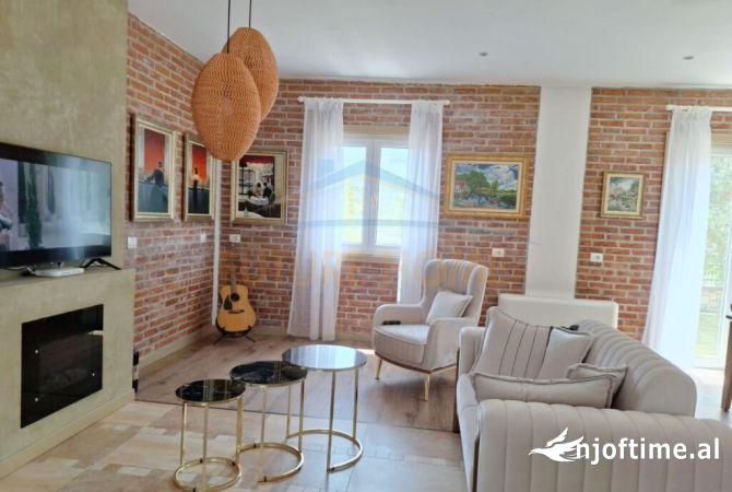 Shtepi me qera Vila Luksoze ne Tirane, 4+1, Mobilimi E mobiluar, Pagesa 3,000  Euro.