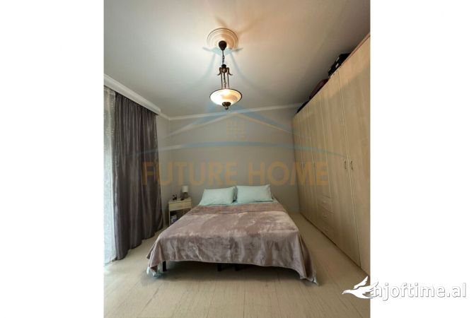 Shtepi ne shitje Apartament ne Tirane, 3+1, Mobilimi E mobiluar, Pagesa 300,000  Euro.