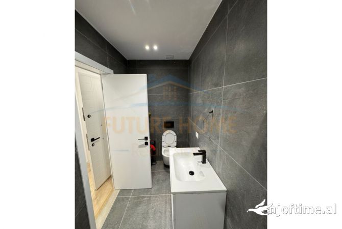 Shtepi ne shitje Apartament ne Tirane, 2+1, Mobilimi E mobiluar, Pagesa 200,000  Euro.