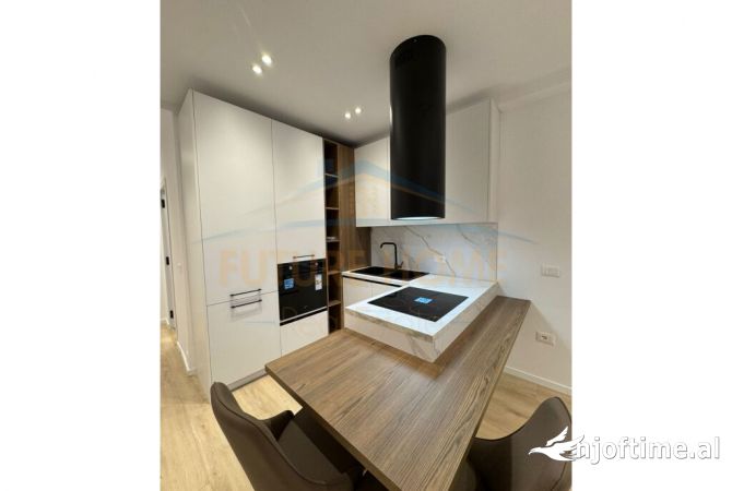 Shtepi ne shitje Apartament ne Tirane, 2+1, Mobilimi E mobiluar, Pagesa 200,000  Euro.