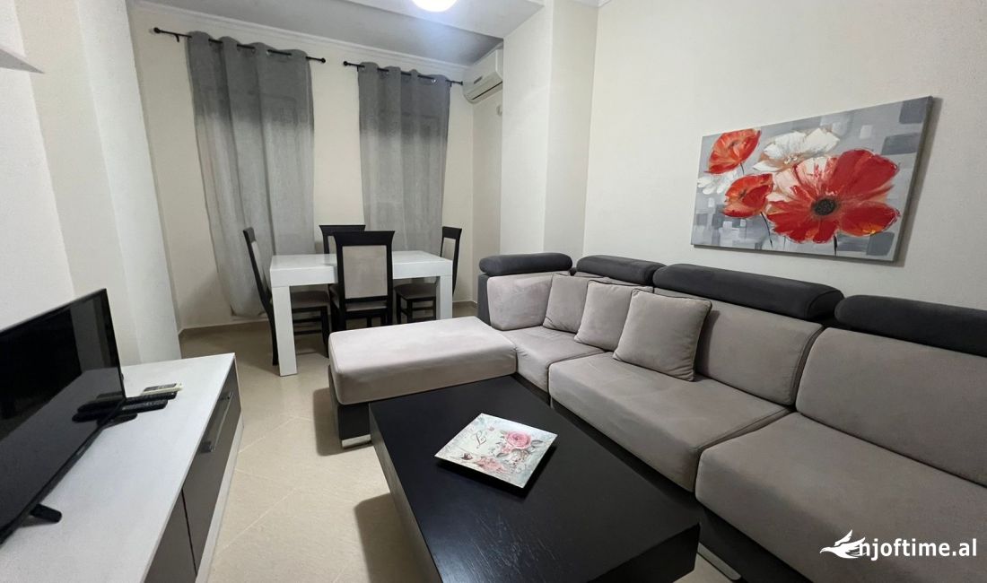 Shtepi me qera Apartament ne Tirane, 1+1, Mobilimi E mobiluar, Pagesa 550  Euro.
