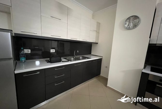 Shtepi me qera Apartament ne Tirane, 1+1, Mobilimi E mobiluar, Pagesa 550  Euro.