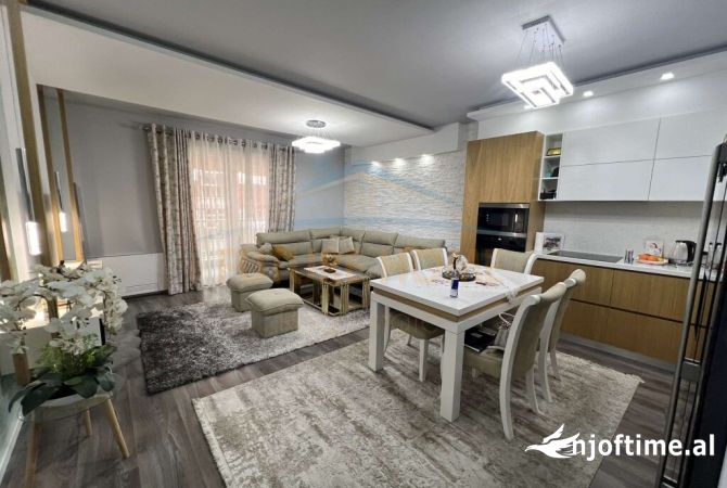 Shtepi me qera Apartament ne Tirane, 2+1, Mobilimi E mobiluar, Pagesa 700  Euro.