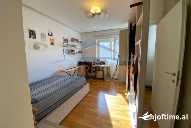 Shtepi ne shitje Apartament ne Tirane, 2+1, Mobilimi E mobiluar, Pagesa 240,000  Euro.