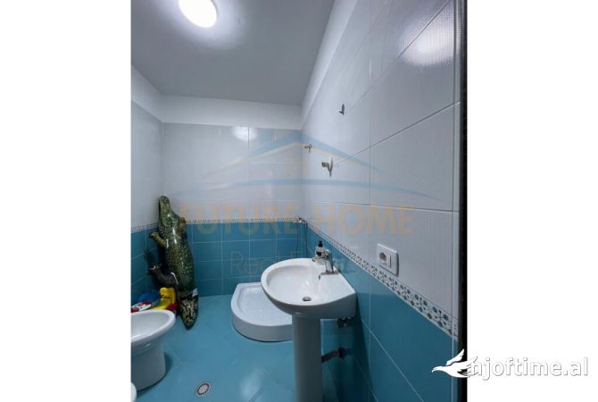 Shtepi ne shitje Apartament ne Tirane, 2+1, Mobilimi E mobiluar, Pagesa 165,000  Euro.