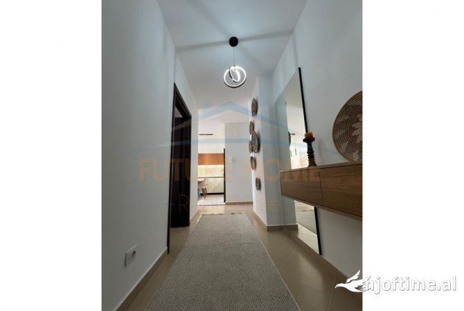 Shtepi ne shitje Apartament ne Tirane, 2+1, Mobilimi E mobiluar, Pagesa 165,000  Euro.