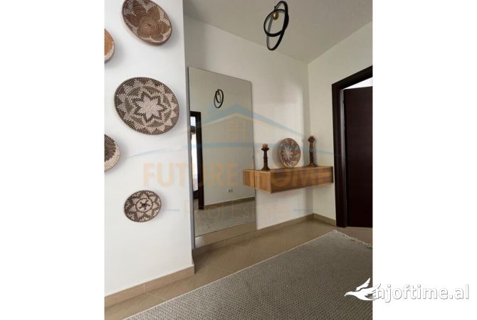 Shtepi ne shitje Apartament ne Tirane, 2+1, Mobilimi E mobiluar, Pagesa 165,000  Euro.