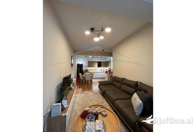 Shtepi ne shitje Apartament ne Tirane, 2+1, Mobilimi E mobiluar, Pagesa 210,000  Euro.