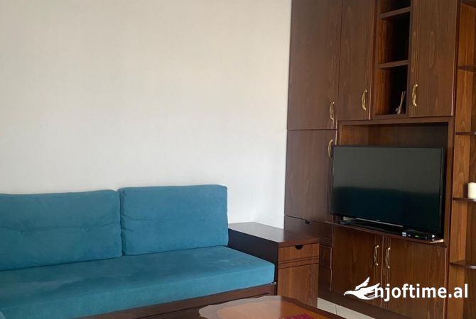 Shtepi me qera Apartament ne Tirane, 1+1, Mobilimi E mobiluar, Pagesa 450  Euro.