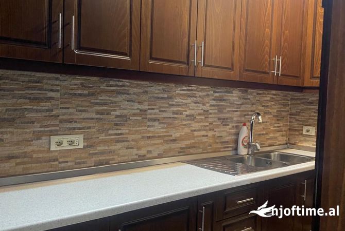 Shtepi me qera Apartament ne Tirane, 1+1, Mobilimi E mobiluar, Pagesa 450  Euro.