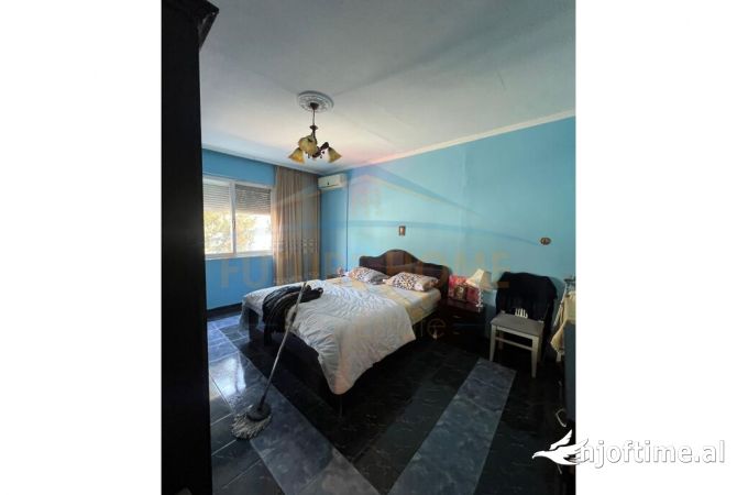 Shtepi ne shitje Apartament ne Tirane, 2+1, Mobilimi Bosh, pa mobiluar, Pagesa 135,000  Euro.