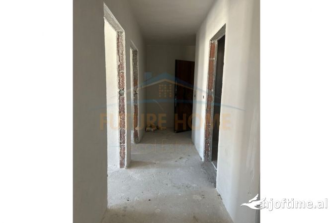 Shtepi ne shitje Apartament ne Tirane, 2+1, Mobilimi Bosh, pa mobiluar, Pagesa 155,000  Euro.