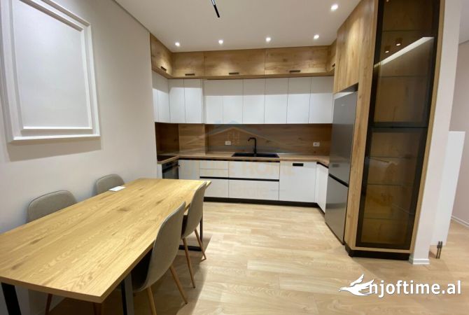 Shtepi me qera 2+1 ne Tirane - 1,200 Euro