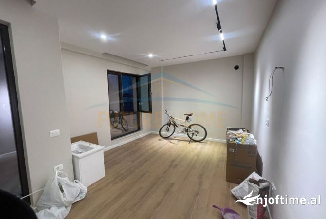 Shtepi me qera Apartament ne Tirane, 2+1, Mobilimi Bosh, pa mobiluar, Pagesa 800  Euro.