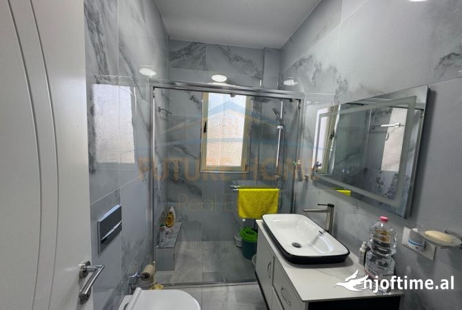 Shtepi ne shitje Apartament ne Durres, Garsoniere, Mobilimi E mobiluar, Pagesa 75,000  Euro.