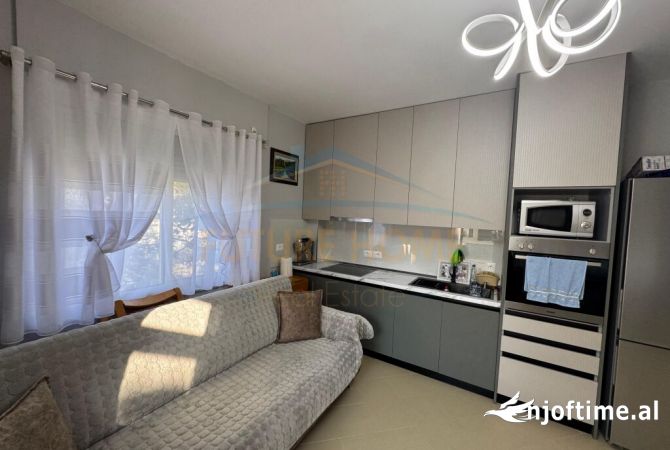 Shtepi ne shitje Apartament ne Durres, Garsoniere, Mobilimi E mobiluar, Pagesa 75,000  Euro.