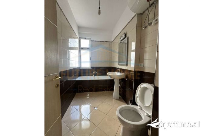 Shtepi me qera Apartament ne Tirane, 2+1, Mobilimi E mobiluar, Pagesa 500  Euro.