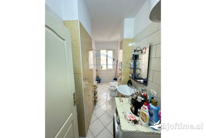Shtepi ne shitje Apartament ne Tirane, 2+1, Mobilimi E mobiluar, Pagesa 138,000  Euro.