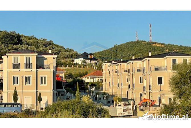 Shtepi me qera 5+1 ne Tirane - 2,500 Euro