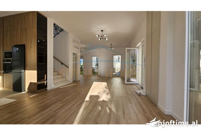 Shtepi me qera Vila Luksoze ne Tirane, 5+1, Mobilimi E mobiluar, Pagesa 2,500  Euro.