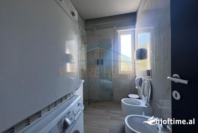 Shtepi me qera Vila Luksoze ne Durres, 4+1, Mobilimi E mobiluar, Pagesa 7,500  Euro.