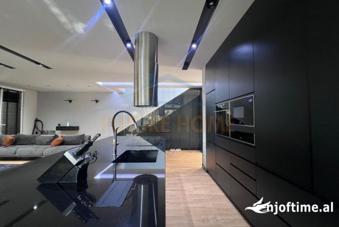 Shtepi me qera Vila Luksoze ne Durres, 4+1, Mobilimi E mobiluar, Pagesa 7,500  Euro.