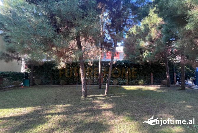 Shtepi me qera Vila Luksoze ne Durres, 4+1, Mobilimi E mobiluar, Pagesa 7,500  Euro.