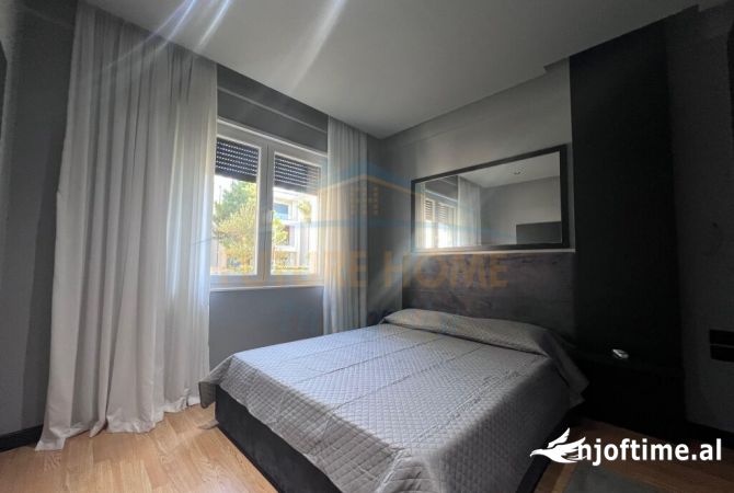 Shtepi me qera Vila Luksoze ne Durres, 4+1, Mobilimi E mobiluar, Pagesa 7,500  Euro.