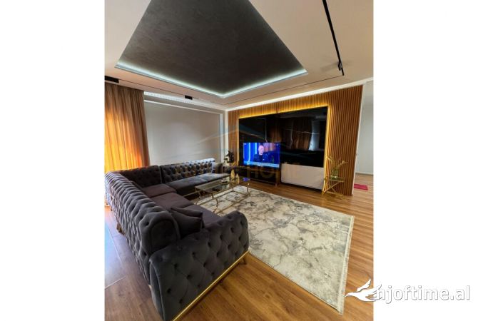 Shtepi ne shitje Apartament ne Tirane, 3+1, Mobilimi E mobiluar, Pagesa 355,000  Euro.