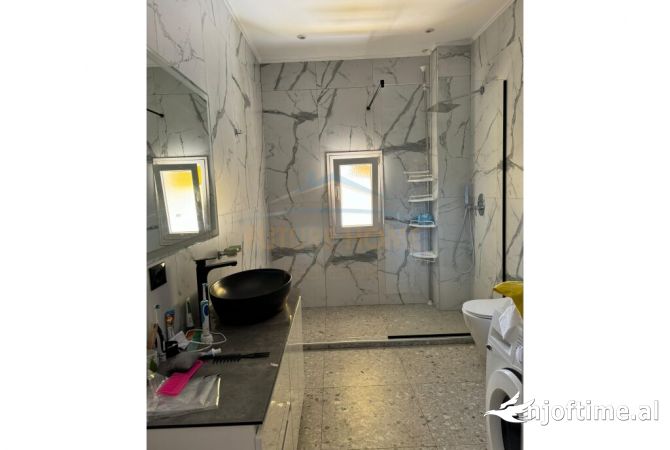 Shtepi ne shitje Apartament ne Tirane, 3+1, Mobilimi E mobiluar, Pagesa 355,000  Euro.