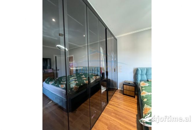 Shtepi ne shitje Apartament ne Tirane, 3+1, Mobilimi E mobiluar, Pagesa 355,000  Euro.