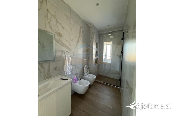 Shtepi ne shitje Apartament ne Tirane, 3+1, Mobilimi E mobiluar, Pagesa 355,000  Euro.