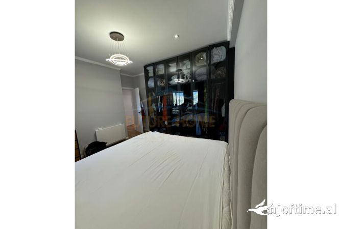 Shtepi ne shitje Apartament ne Tirane, 3+1, Mobilimi E mobiluar, Pagesa 355,000  Euro.