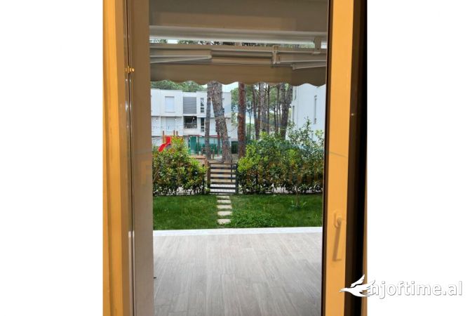 Shtepi ne shitje Apartament ne Durres, 2+1, Mobilimi E mobiluar, Pagesa 360,000  Euro.