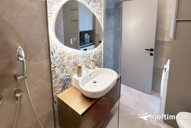 Shtepi me qera Apartament ne Tirane, 1+1, Mobilimi E mobiluar, Pagesa 1,000  Euro.