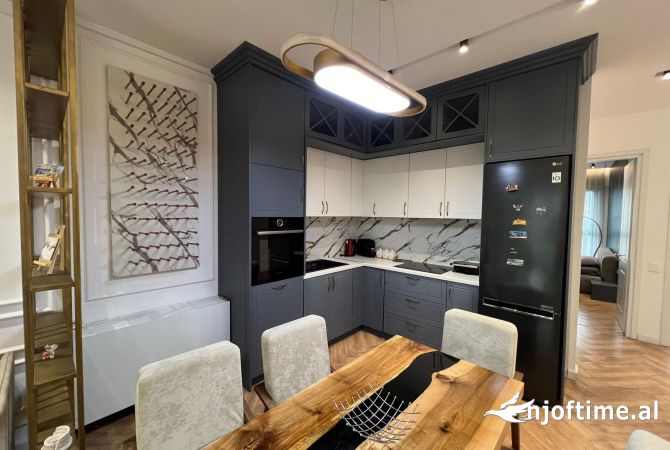 Shtepi me qera 2+1 ne Tirane - 1,380 Euro
