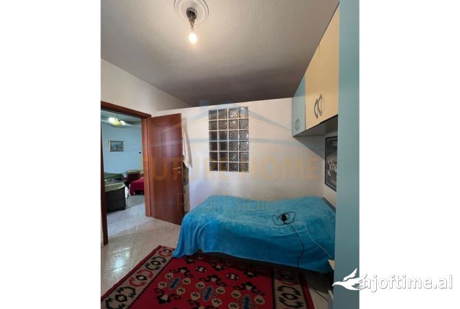 Shtepi ne shitje Apartament ne Tirane, 4+1, Mobilimi Pjeserisht e mobiluar, Pagesa 240,000  Euro.