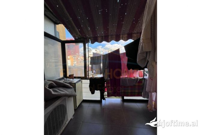 Shtepi ne shitje Apartament ne Tirane, 4+1, Mobilimi Pjeserisht e mobiluar, Pagesa 240,000  Euro.