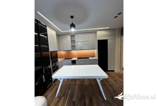 Shtepi ne shitje Apartament ne Tirane, 1+1, Mobilimi E mobiluar, Pagesa 170,000  Euro.