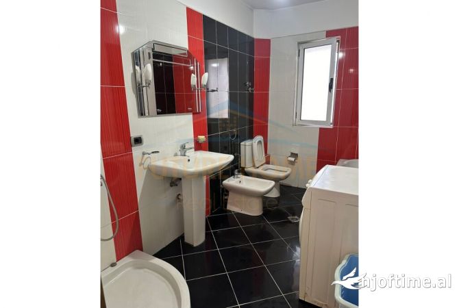 Shtepi me qera Apartament ne Tirane, 2+1, Mobilimi E mobiluar, Pagesa 600  Euro.