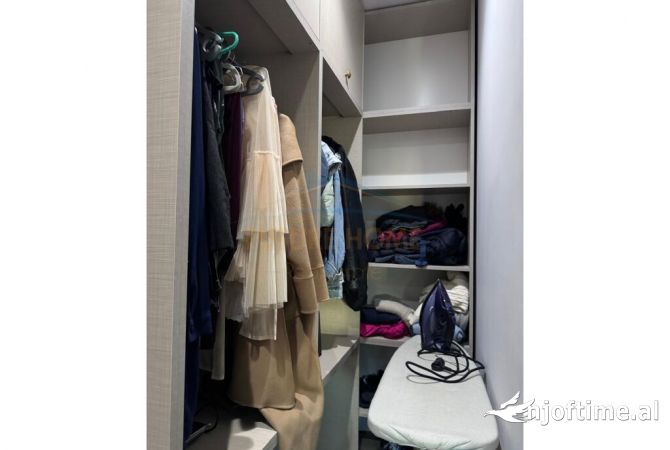 Shtepi ne shitje Apartament ne Tirane, 1+1, Mobilimi E mobiluar, Pagesa 135,000  Euro.