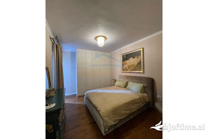 Shtepi ne shitje Apartament ne Tirane, 2+1, Mobilimi E mobiluar, Pagesa 220,000  Euro.