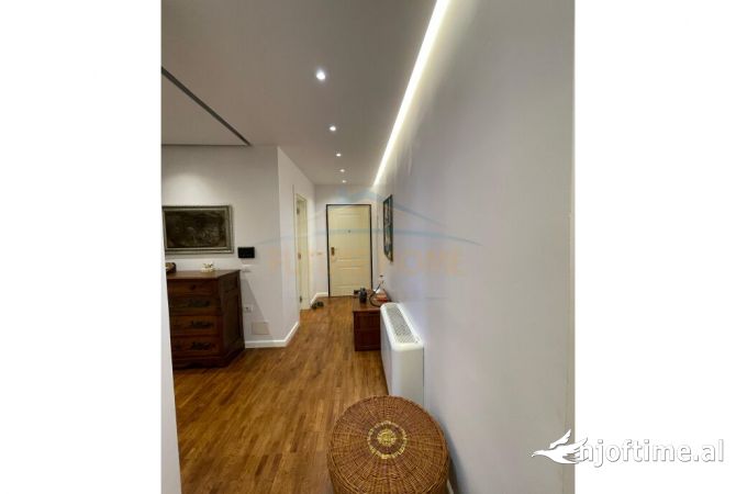 Shtepi ne shitje Apartament ne Tirane, 2+1, Mobilimi E mobiluar, Pagesa 220,000  Euro.