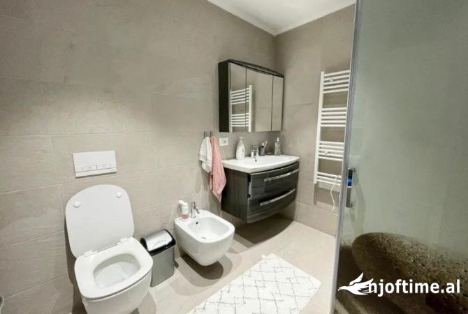 Shtepi me qera Apartament ne Tirane, 2+1, Mobilimi E mobiluar, Pagesa 800  Euro.
