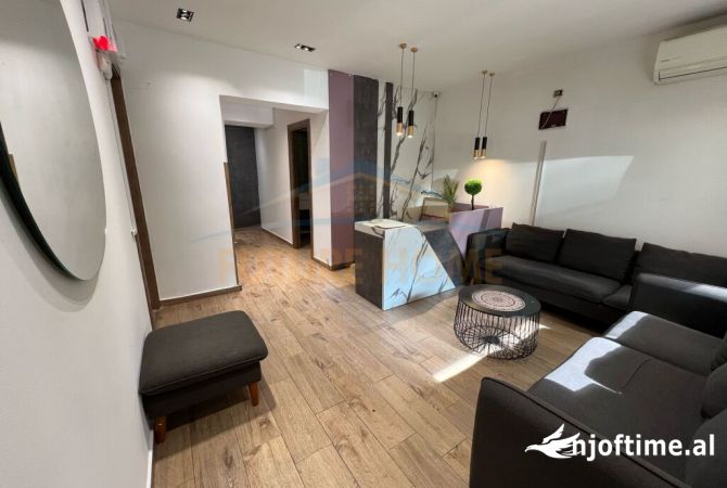 Ambient biznesi me qera 3+1 ne Tirane - 1,000 Euro