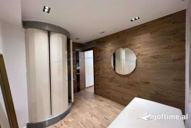 Jepet me Qera, Ambient Biznesi , Petro Nini , Tirane.