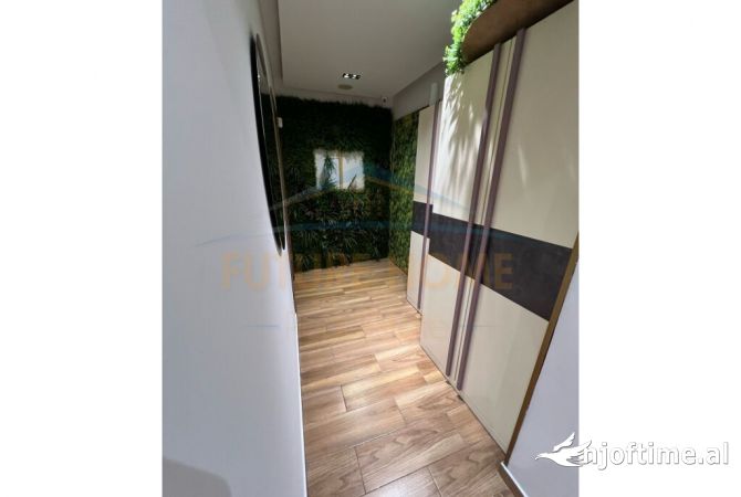 Jepet me Qera, Ambient Biznesi , Petro Nini , Tirane.